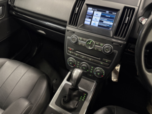 2013 Land Rover Freelander 2 2.2 Sd4 190bhp Hse Auto in White — image 4