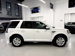 2013 Land Rover Freelander 2 2.2 Sd4 190bhp Hse Auto in White — image 5