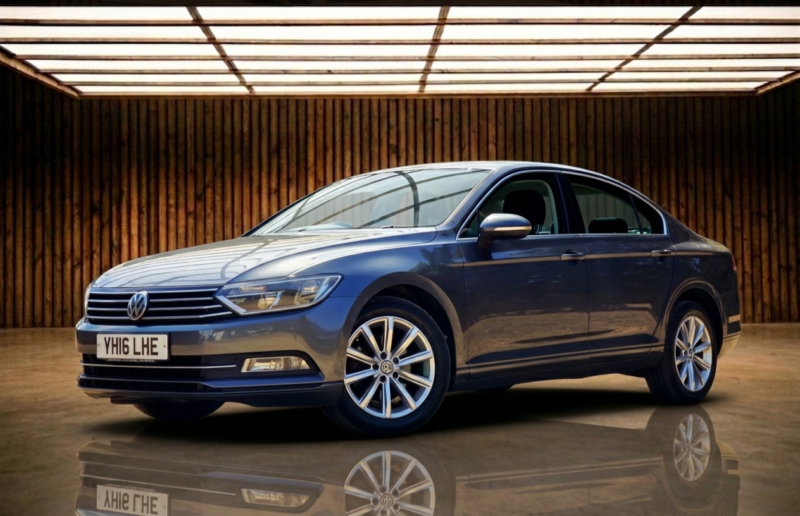2016 Volkswagen Passat 2.0 Tdi Bluemotion Tech Se Business in Grey — image 1