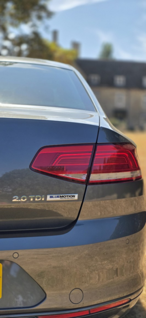 2016 Volkswagen Passat 2.0 Tdi Bluemotion Tech Se Business in Grey — image 2