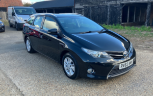 2013 Toyota Auris 1.8 Vvt-H Excel in Black — image 2