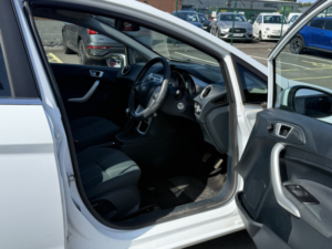 2012 Ford Fiesta 1.3 Zetec in White — image 6