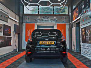 2016 Ford Fiesta 1.25 Zetec Euro 6 3dr in Black — image 5