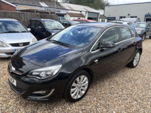 2015 Vauxhall Astra 1.6 16v Elite in Black — image 4