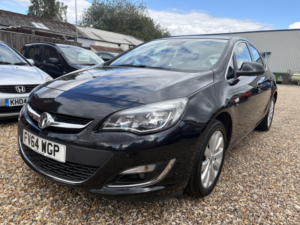 2015 Vauxhall Astra 1.6 16v Elite in Black — image 5