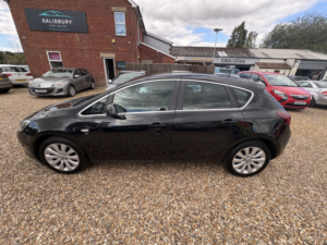2015 Vauxhall Astra 1.6 16v Elite in Black — image 6