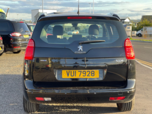 2016 Peugeot 5008 1.6 Bluehdi Active Euro 6 (s/s) 5dr in Black — image 5