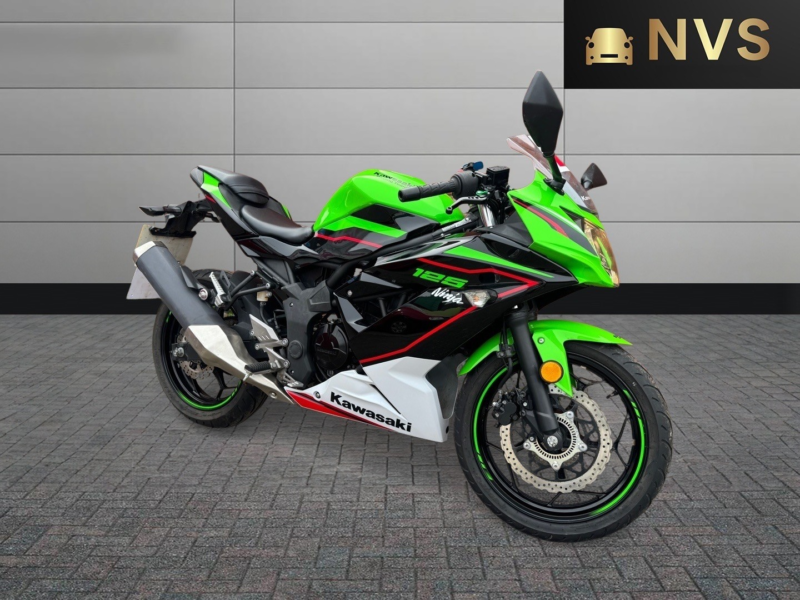 2021 Kawasaki Ninja 125 in Green — image 1