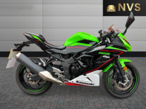 2021 Kawasaki Ninja 125 in Green — image 2