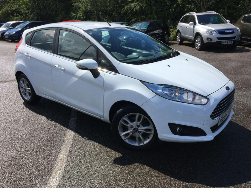 2014 Ford Fiesta 1.25 Zetec Euro 5 5dr in White — image 1