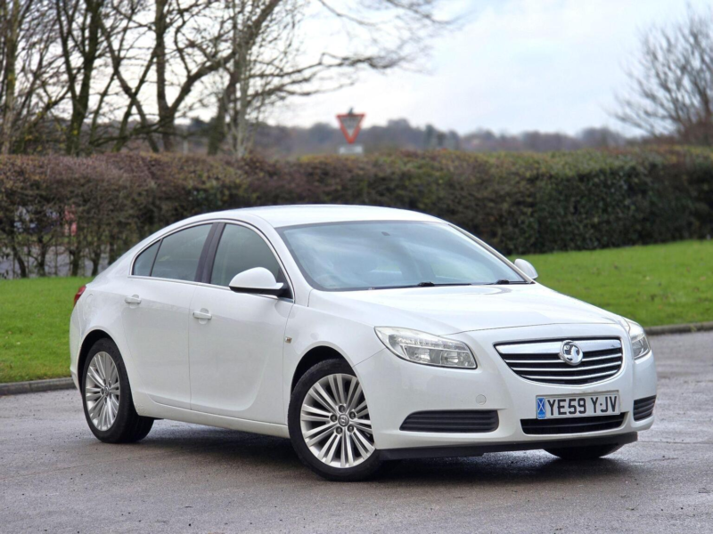 2010 Vauxhall Insignia 2.0 Cdti Exclusiv Nav Euro 5 5dr in White — image 1