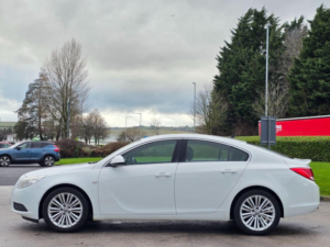 2010 Vauxhall Insignia 2.0 Cdti Exclusiv Nav Euro 5 5dr in White — image 5