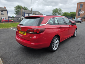 2017 Vauxhall Astra 1.6 Cdti Blueinjection Sri in Red — image 5