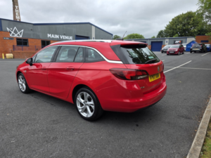 2017 Vauxhall Astra 1.6 Cdti Blueinjection Sri in Red — image 6
