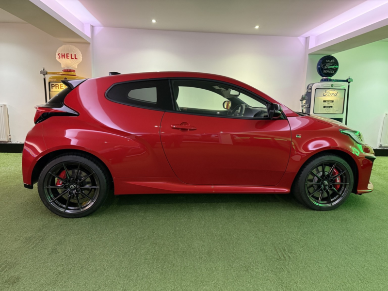 2022 Toyota Yaris 1.6 T Gr Circuit in Red — image 1