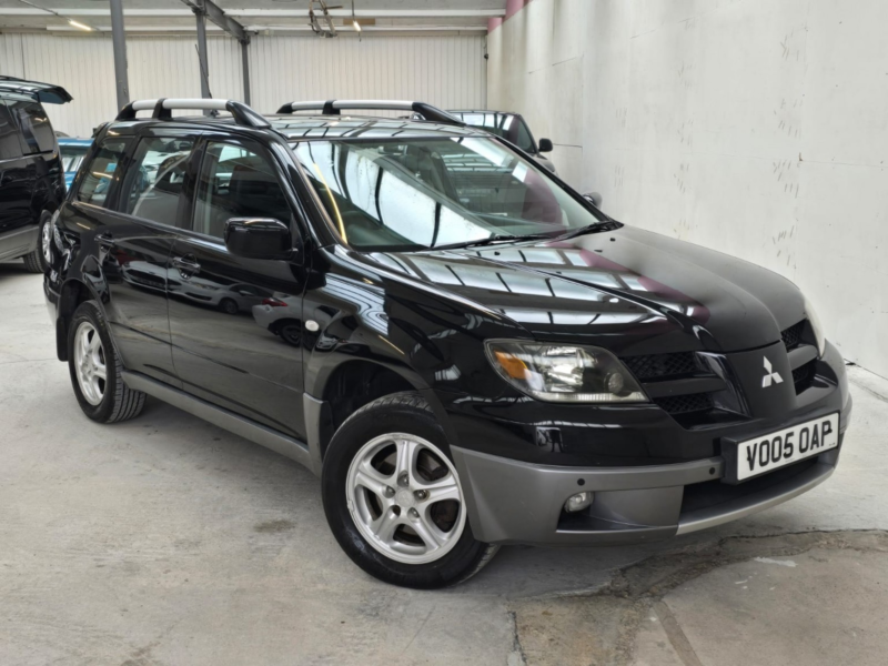 2005 Mitsubishi Outlander 2.4 Sport Se in Black — image 1