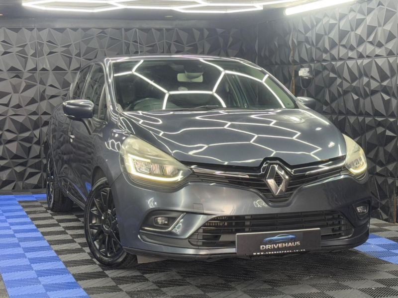 2017 Renault Clio 0.9 Tce Dynamique S Nav Euro 6 (s/s) 5dr in Grey — image 1