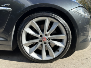 2014 Jaguar Xf 3.0 D S V6 Portfolio in Grey — image 4