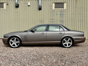 2009 Jaguar Xj 3.0 V6 Sovereign 4dr in Grey — image 5