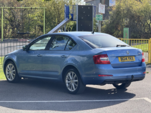 2014 Skoda Octavia 2.0 Tdi Elegance in Blue — image 6