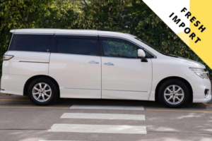 2014 Nissan Elgrand 2.5 Highway Star 5dr 7 Seats in White — image 2