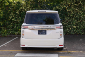 2014 Nissan Elgrand 2.5 Highway Star 5dr 7 Seats in White — image 6