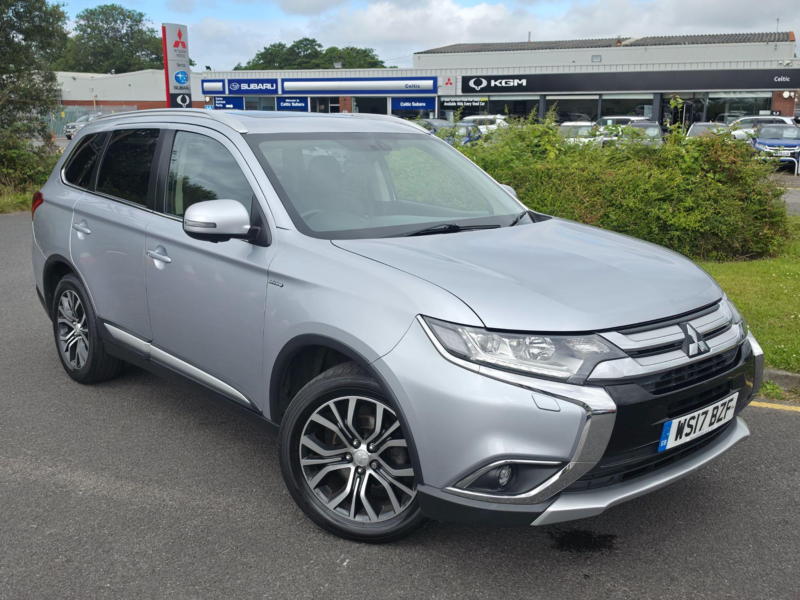 2017 Mitsubishi Outlander 2.2 Di-D 4 Auto 4WD Euro 6 5dr in Silver — image 1