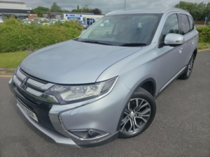 2017 Mitsubishi Outlander 2.2 Di-D 4 Auto 4WD Euro 6 5dr in Silver — image 4
