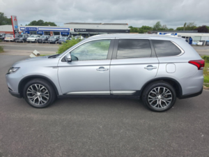 2017 Mitsubishi Outlander 2.2 Di-D 4 Auto 4WD Euro 6 5dr in Silver — image 5