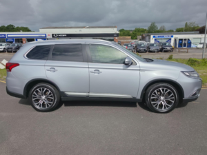 2017 Mitsubishi Outlander 2.2 Di-D 4 Auto 4WD Euro 6 5dr in Silver — image 6