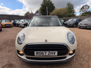 2017 MINI Clubman 1.5 Cooper Euro 6 (s/s) 6dr in White — image 4