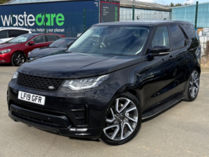 2019 Land Rover Discovery 3.0 Sd V6 Hse Luxury in Black — image 3