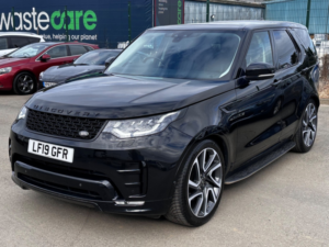 2019 Land Rover Discovery 3.0 Sd V6 Hse Luxury in Black — image 4