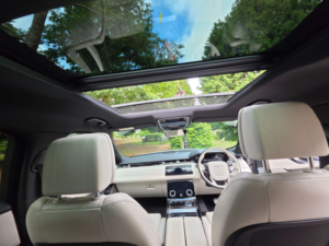 2019 Land Rover Range Rover Velar 2.0 Range Rover Velar R-Dynamic Hse D240 Auto 4WD 5dr in Silver — image 4