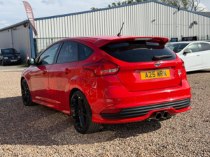 2017 Ford Focus 2.0t Ecoboost St-3 Euro 6 (s/s) 5dr in Red — image 4