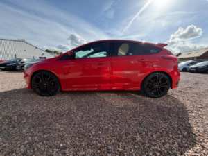 2017 Ford Focus 2.0t Ecoboost St-3 Euro 6 (s/s) 5dr in Red — image 5