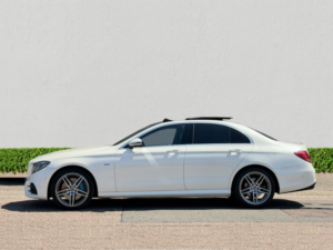 2017 Mercedes-Benz E Class 2.0 E350e 6.4kwh Amg Line (premium Plus) Saloon 4dr Petrol Plug-In Hybrid G-Tronic+ Euro 6 (s/s) (299 Ps) in White — image 4