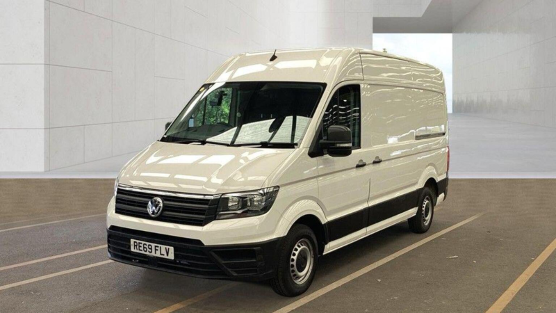 2019 Volkswagen Crafter 2.0 Tdi Cr35 Startline Fwd Mwb High Roof Euro 6 (s/s) 5dr in White — image 1