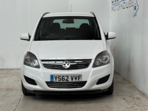 2013 Vauxhall Zafira 1.6 16v Exclusiv Euro 5 5dr in White — image 2