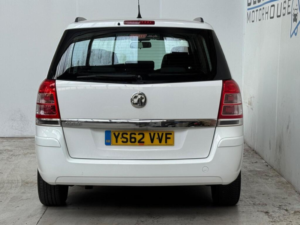 2013 Vauxhall Zafira 1.6 16v Exclusiv Euro 5 5dr in White — image 4