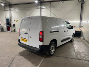 2023 Vauxhall Combo 1.5 Turbo D 2300 Prime Panel Van 6dr Diesel Manual L2 H1 Euro 6 100 Ps in White — image 5
