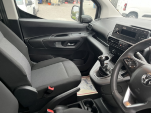 2021 Vauxhall Combo 1.5 Turbo D 2300 Dynamic in White — image 3