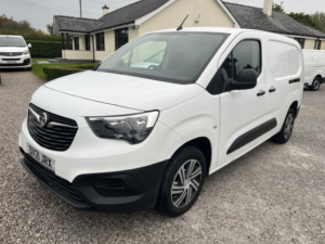 2021 Vauxhall Combo 1.5 Turbo D 2300 Dynamic in White — image 6