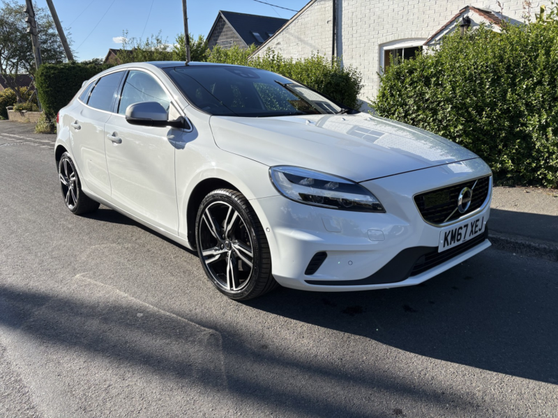 2017 Volvo V40 2.0 R-Design Pro D3 in White — image 1