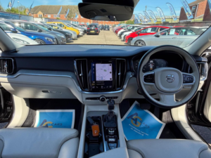 2020 Volvo V60 Cross Country 2.0 D4 Auto AWD Euro 6 (s/s) 5dr in Black — image 2