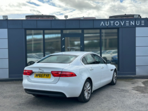 2016 Jaguar Xe 2.0d Prestige Saloon 4dr Diesel Auto Euro 6 (s/s) (163 Ps) in White — image 4