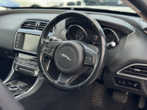 2016 Jaguar Xe 2.0d Prestige Saloon 4dr Diesel Auto Euro 6 (s/s) (163 Ps) in White — image 6