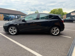 2018 Vauxhall Astra 1.4i Turbo Sri Nav Euro 6 5dr in Black — image 6