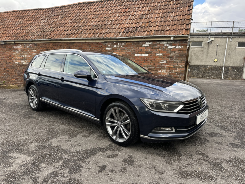 2017 Volkswagen Passat 1.6 Tdi Gt in Blue — image 1