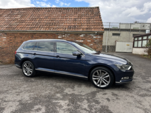 2017 Volkswagen Passat 1.6 Tdi Gt in Blue — image 2